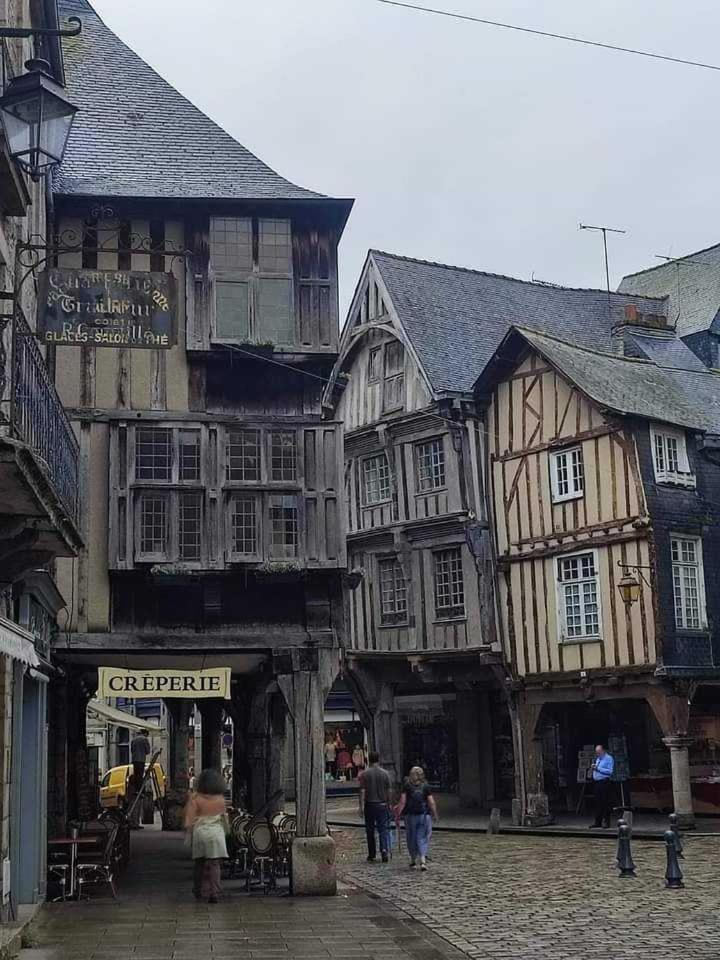 La Menardiere Serenitatis Chambre D'Hotes Petit Dejeuner Compris Corseul المظهر الخارجي الصورة